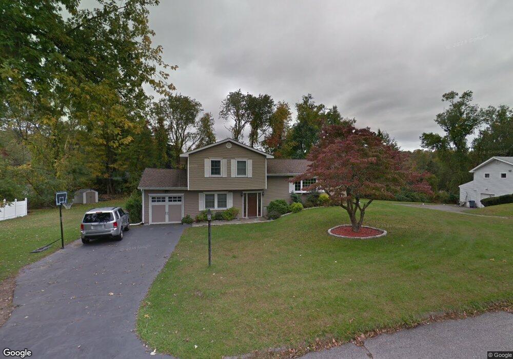 219 Ravencrest Rd, Yorktown Heights, NY 10598 - photo 1