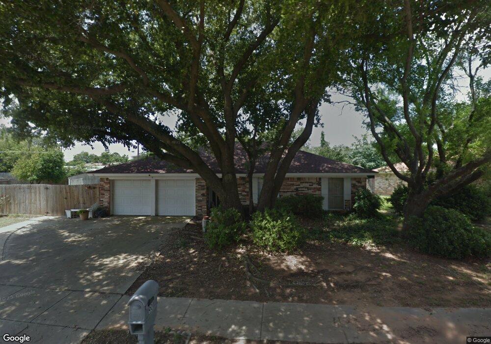 901 Columbus Ct, Bedford, TX 76022 - photo 1