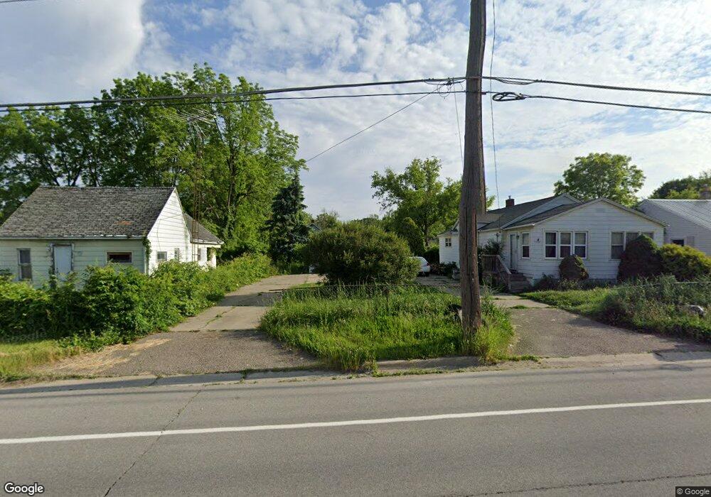 1438 E Carpenter Rd, Flint, MI 48505 - photo 1