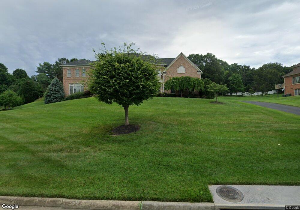 11046 Heathland Dr, Oakton, VA 22124 - photo 1