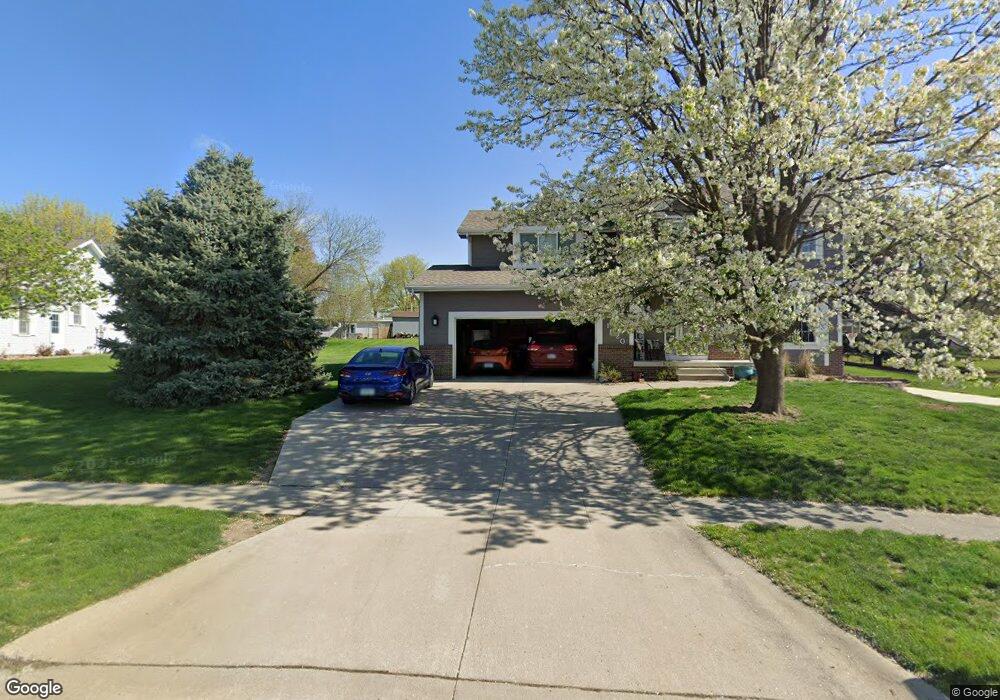 1040 S 15th Ave W, Newton, IA 50208 - photo 1