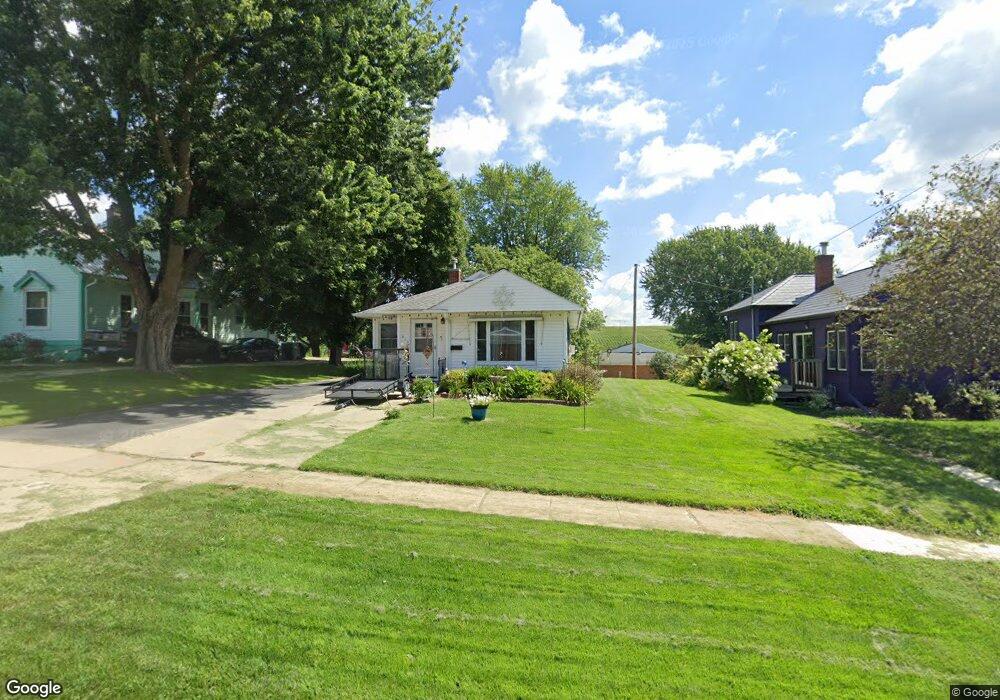 413 S Pine St, West Union, IA 52175 - photo 1