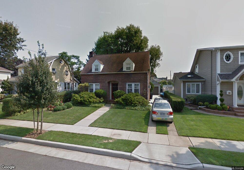 53 Fairfield Ave, Mineola, NY 11501 - photo 1