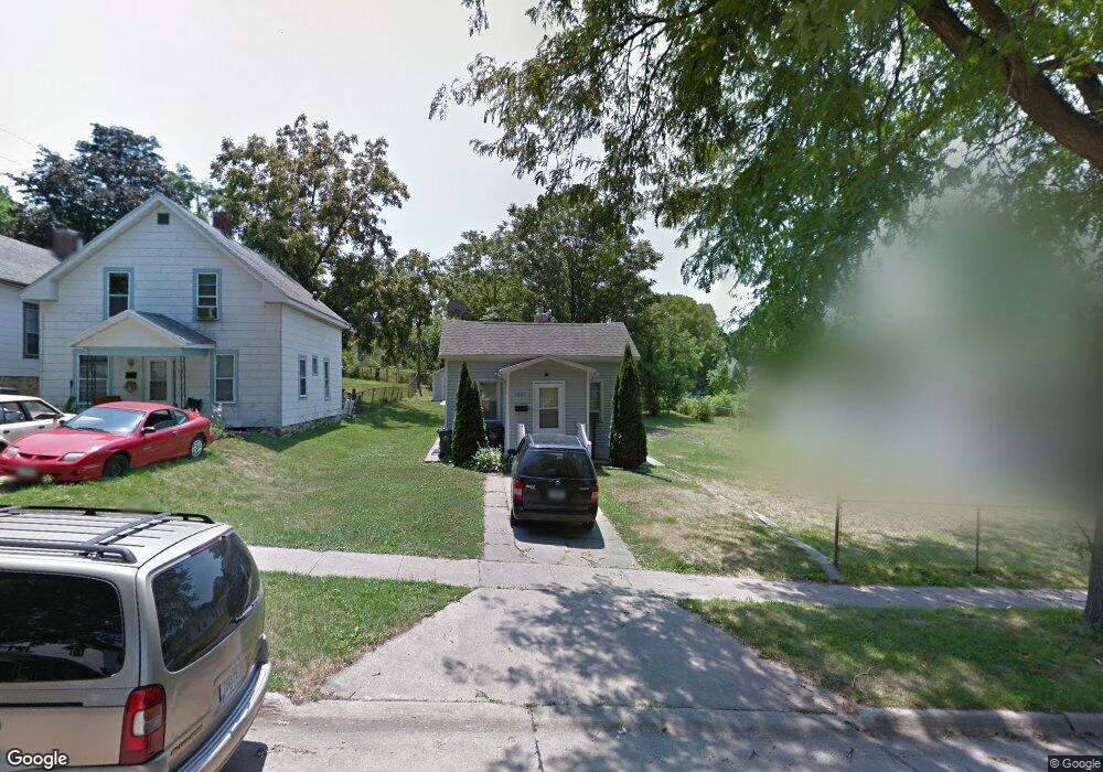 1021 11th Ave SE, Cedar Rapids, IA 52401 - photo 1