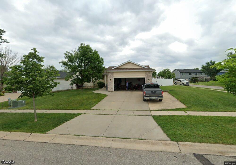 1301 Wolf Dr NW, Cedar Rapids, IA 52405 - photo 1