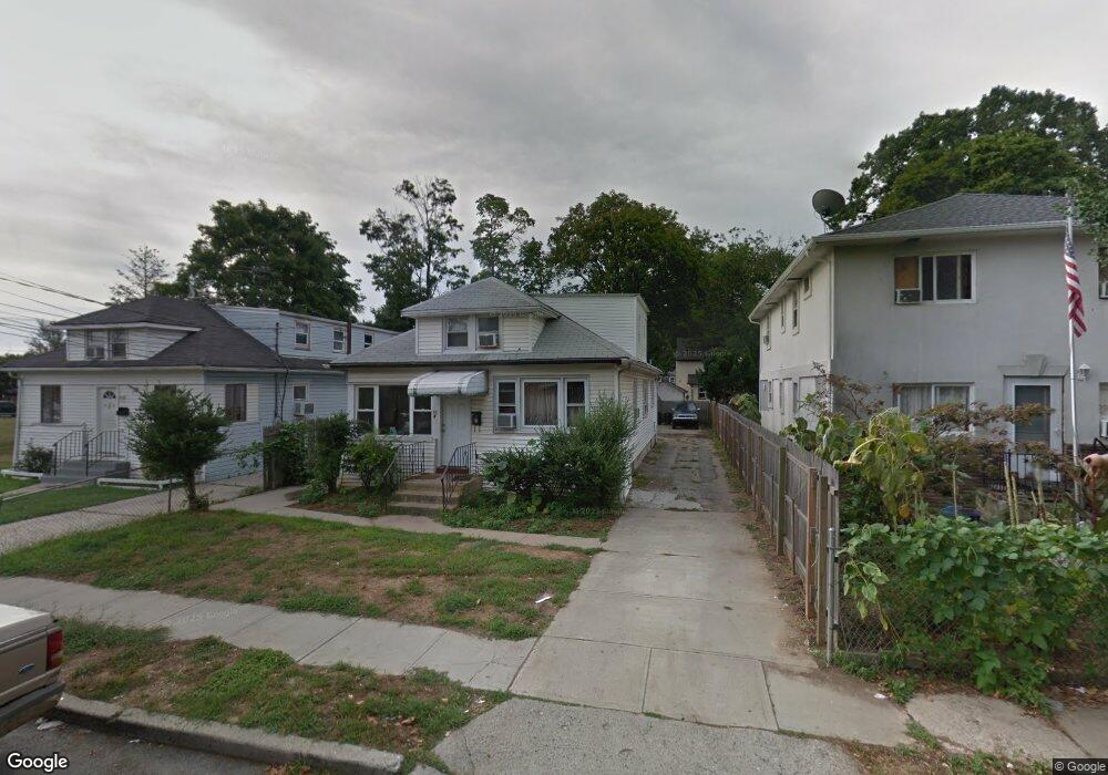 17 W Pennywood Ave, Roosevelt, NY 11575 - photo 1