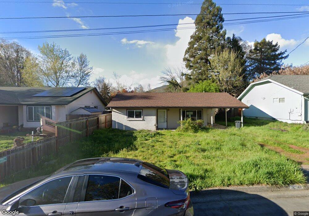 916 NE Cedar Ln, Grants Pass, OR 97526 - photo 1