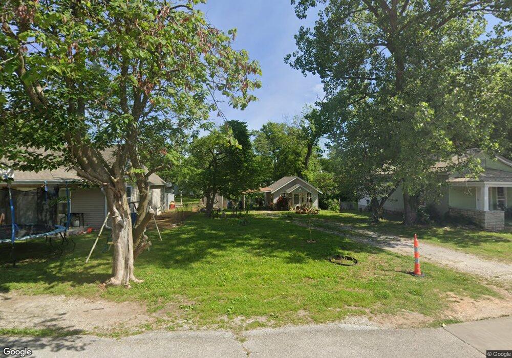 1021 Grove St, Carthage, MO 64836 - photo 1