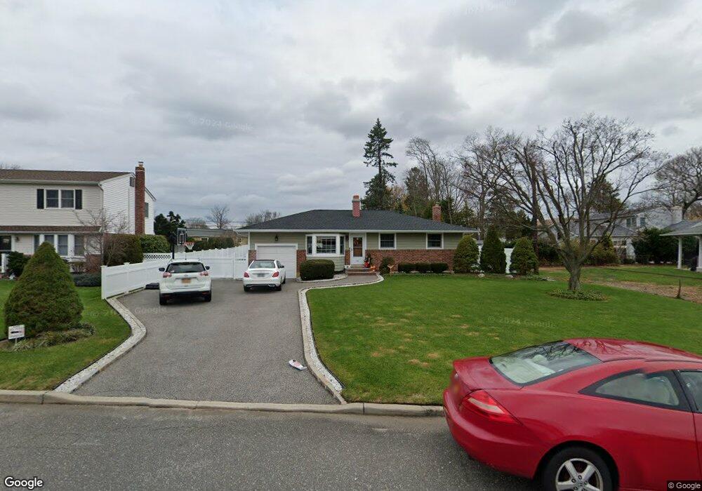 60 Terry Ln, ComMacK, NY 11725 - photo 1