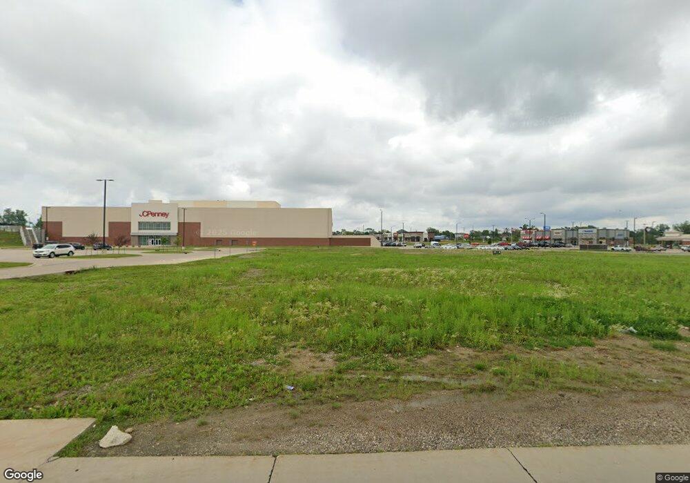 3455 Westdale Dr SW unit 300, Cedar Rapids, IA 52404 - photo 1