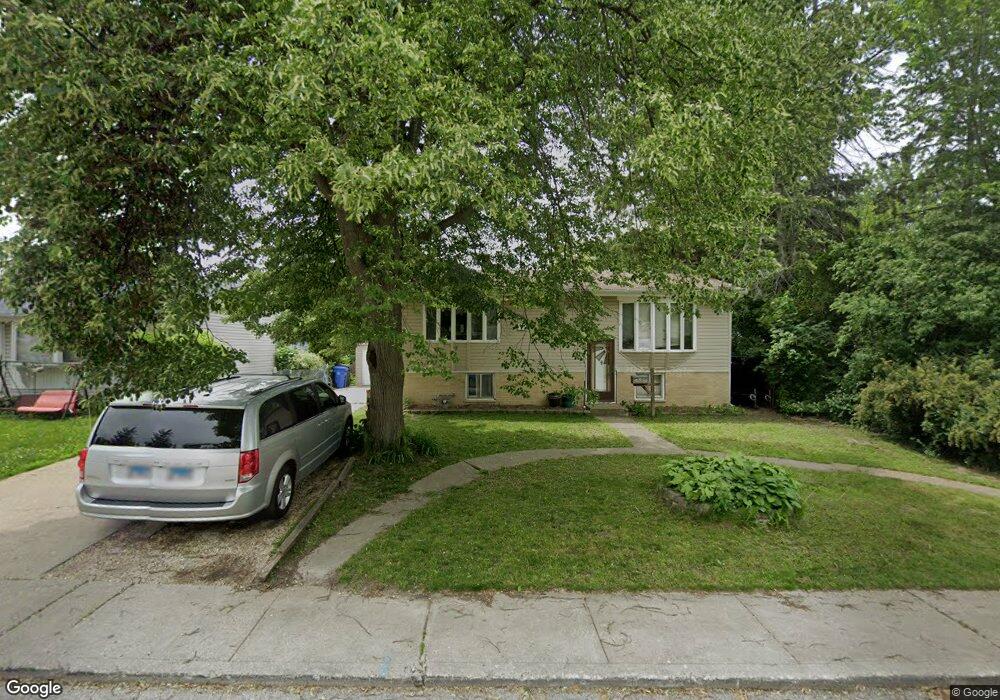 1618 Sacramento Dr, Carpentersville, IL 60110 - photo 1