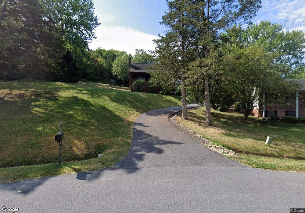 854 Carrier Dr, Strasburg, VA 22657 - photo 1