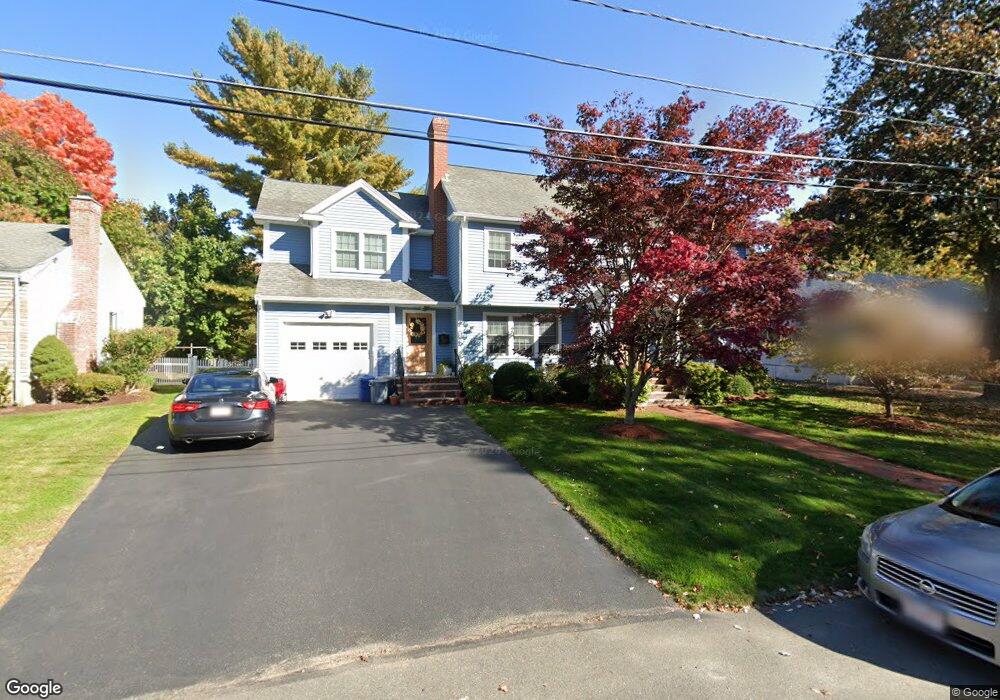 81 Robin Hood Rd, Stoneham, MA 02180 - photo 1