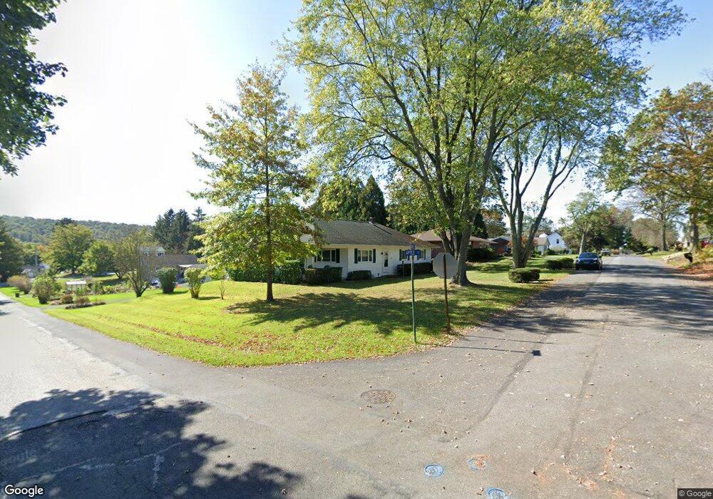 201 Maple Ln, New Bloomfield, PA 17068 - photo 1