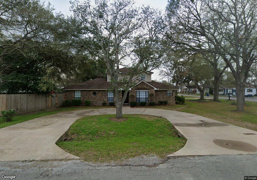 211 N Magnolia St, Tomball, TX 77375 - photo 1