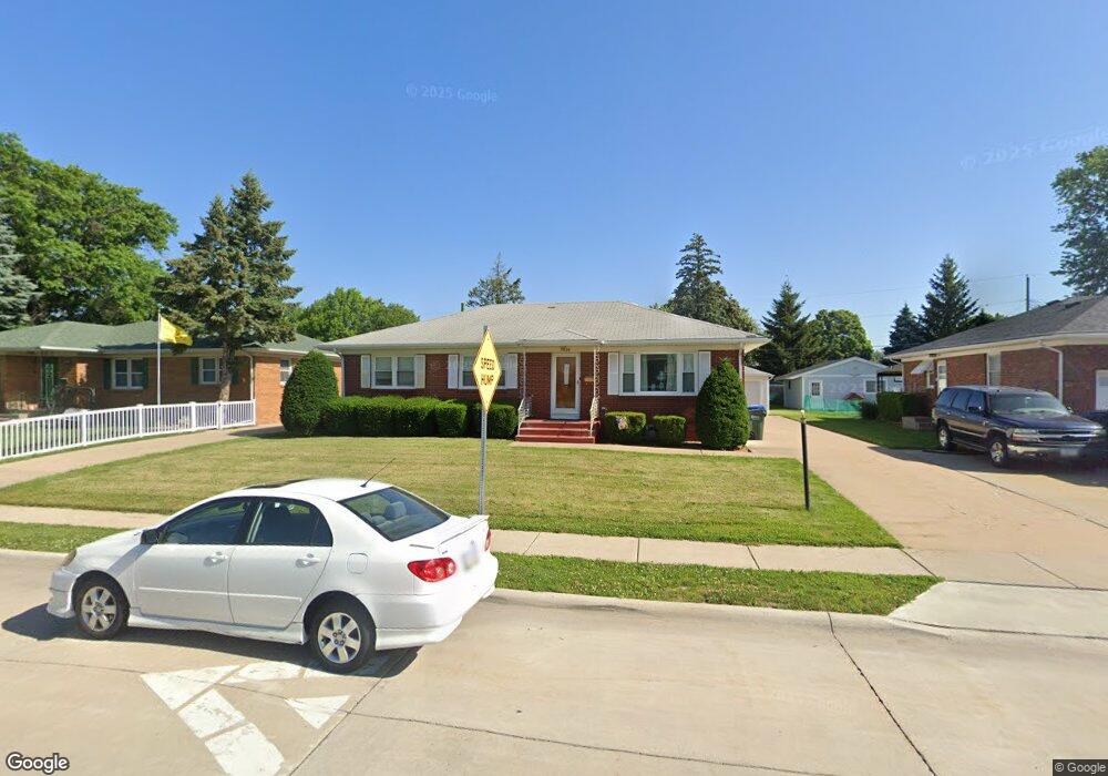 1824 W 36th St, Davenport, IA 52806 - photo 1