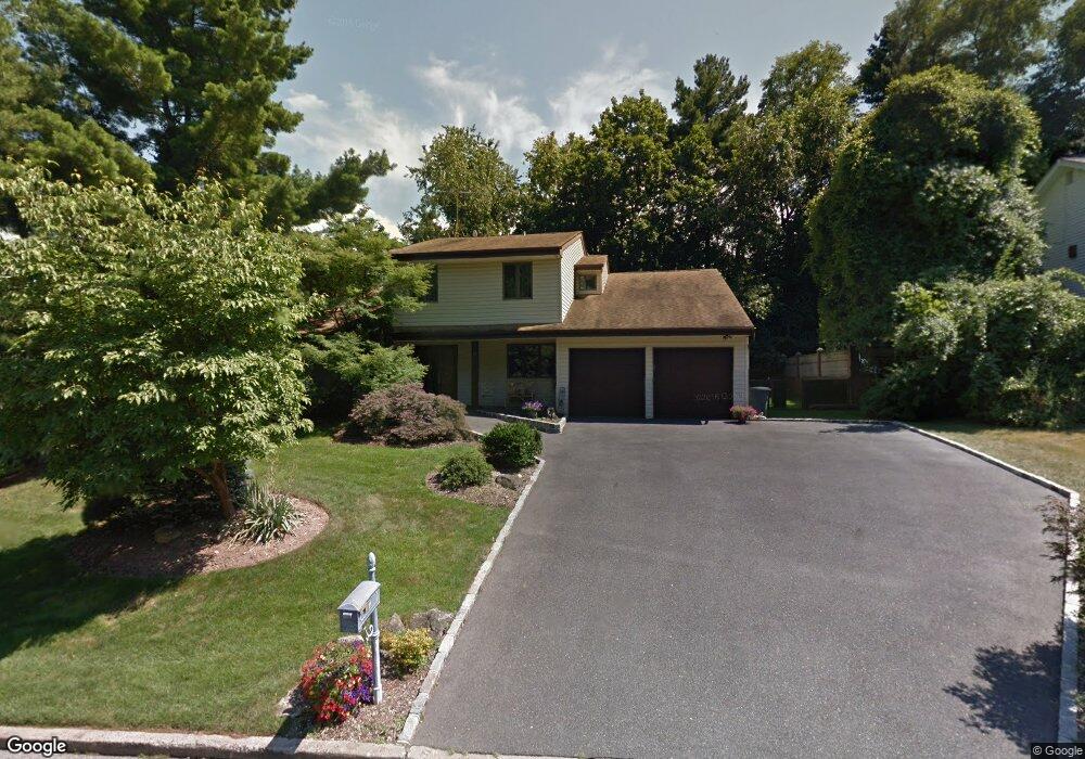 14 Hitching Post Ln, Glen Cove, NY 11542 - photo 1