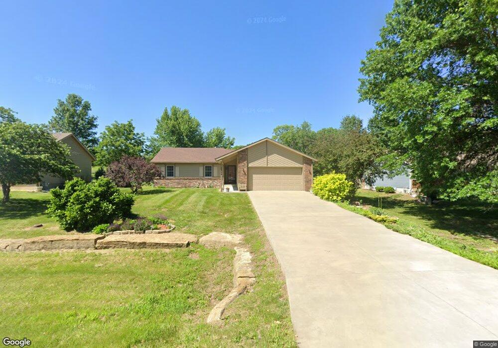 7324 SW 33rd St, Topeka, KS 66614 - photo 1