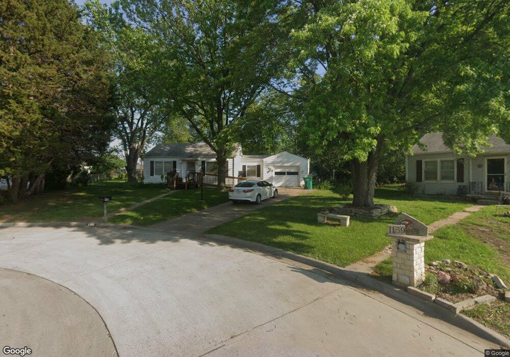 1165 SE Pinecrest Cir, Topeka, KS 66605 - photo 1