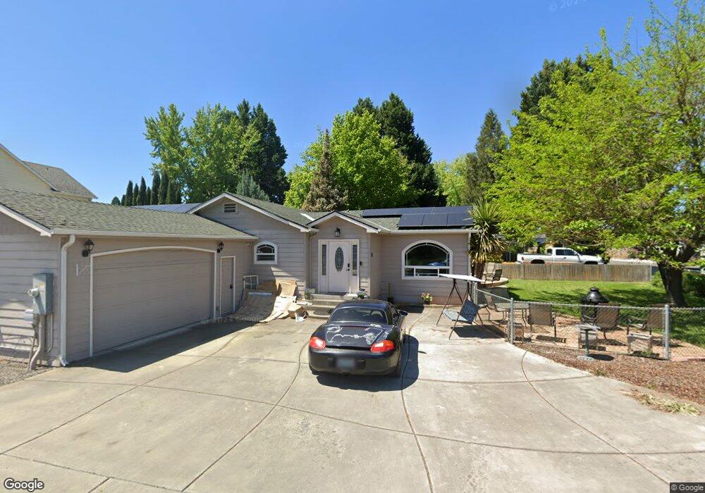 747 Pittview Ave, Central Point, OR 97502 - photo 1