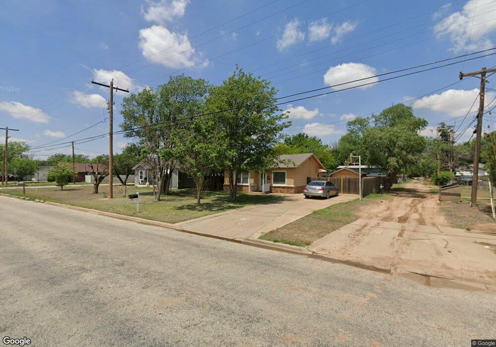 2408 W 10th St, Plainview, TX 79072 - photo 1