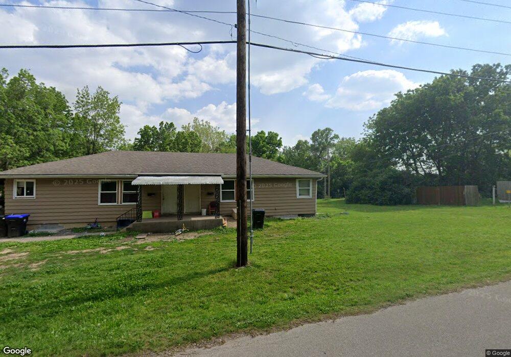 715 SE 28th St, Topeka, KS 66605 - photo 1