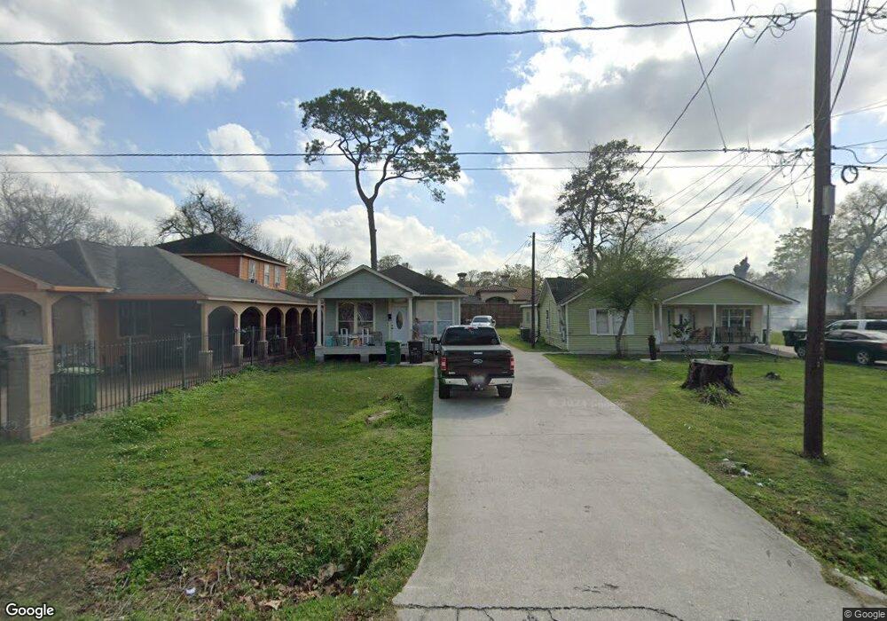 812 1/2 De Boll St, Houston, TX 77022 - photo 1