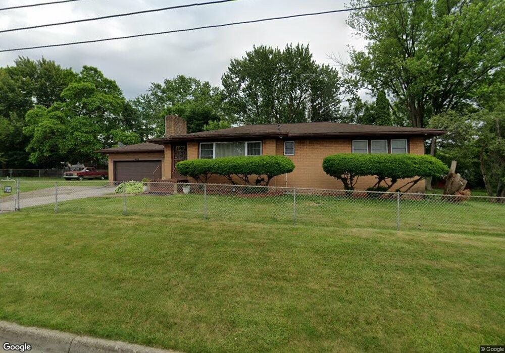 1065 W Kurtz Ave, Flint, MI 48505 - photo 1
