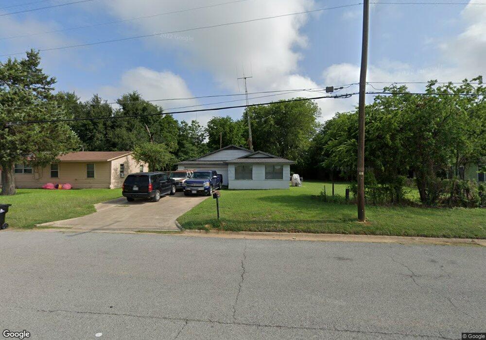 325 Martin Luther King St, Denison, TX 75020 - photo 1