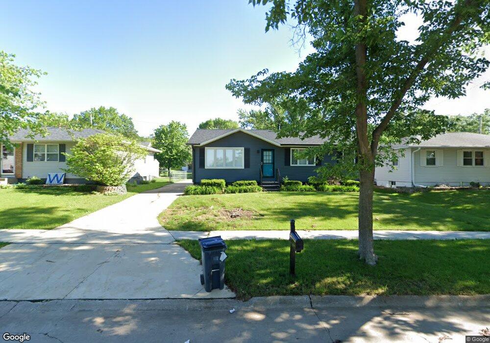 2900 Iris Ave NW, Cedar Rapids, IA 52405 - photo 1