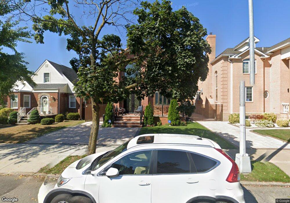 5834 192nd St, Fresh Meadows, NY 11365 - photo 1