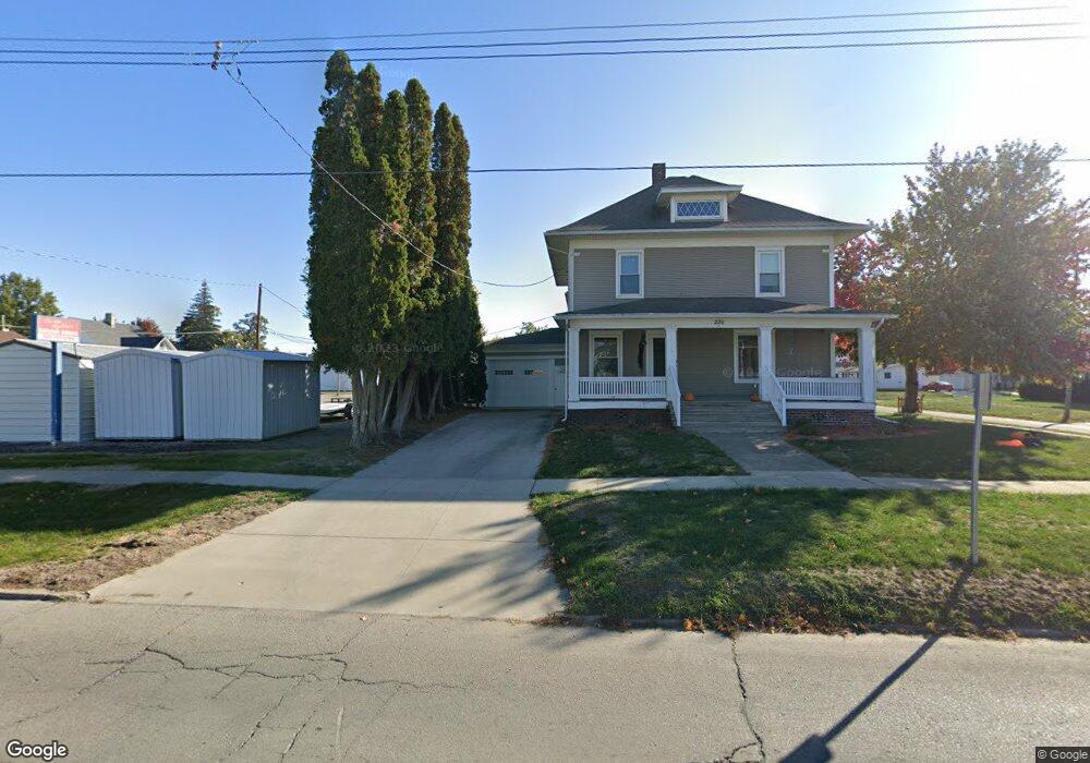 214 E 4th St S, Newton, IA 50208 - photo 1