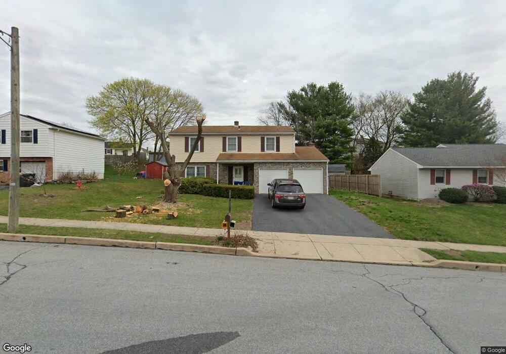 918 Hearthstone Ln, Reading, PA 19608 - photo 1