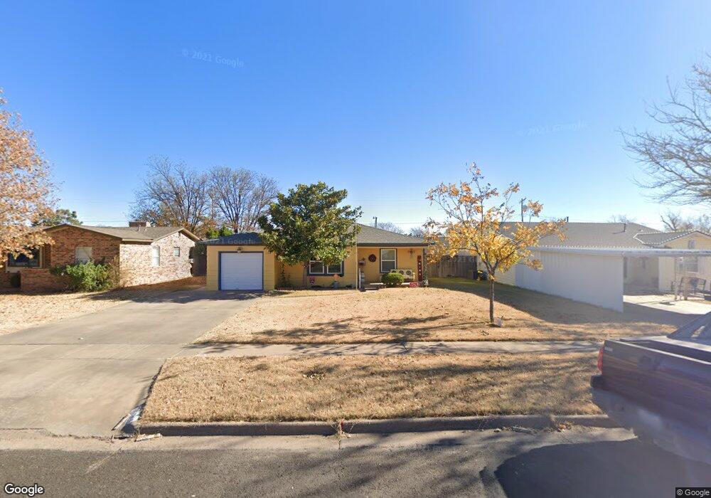 306 Juanita St, Plainview, TX 79072 - photo 1