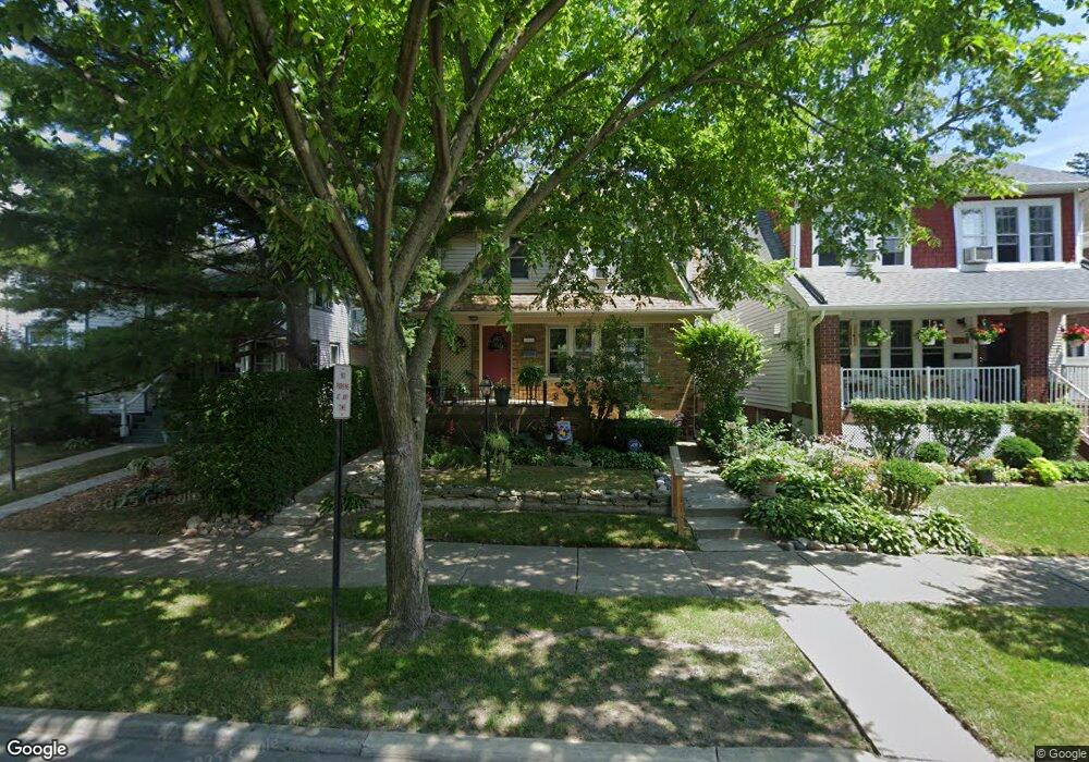 1080 Lakepointe St, Grosse Pointe Park, MI 48230 - photo 1