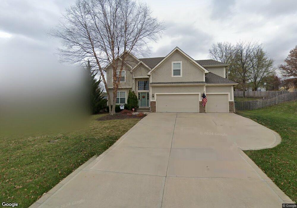 630 Willow Dr, Lansing, KS 66043 - photo 1