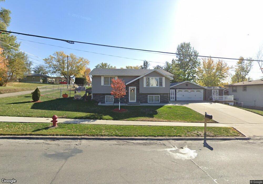 633 S 8th Ave E, Newton, IA 50208 - photo 1