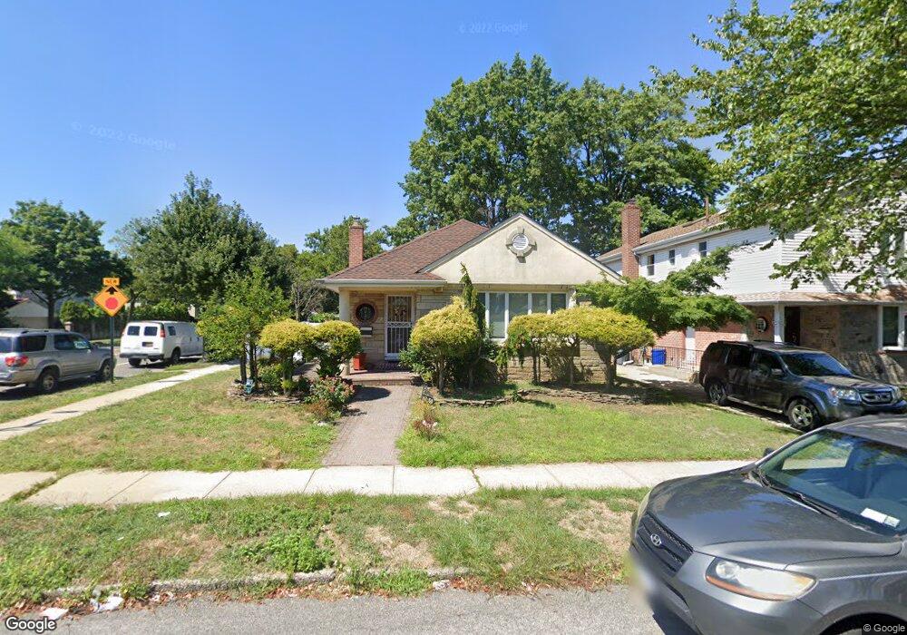 6758 173rd St, Fresh Meadows, NY 11365 - photo 1