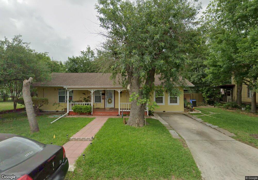 517 E Cedar St, Seguin, TX 78155 - photo 1