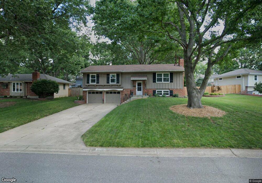 7129 Cody St, Shawnee, KS 66203 - photo 1