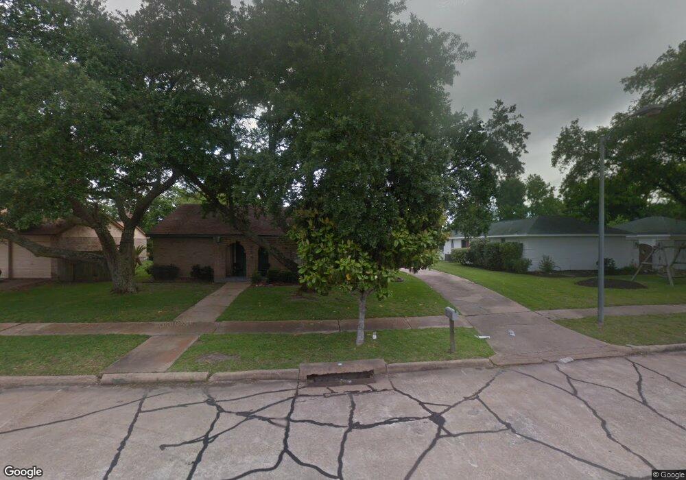 554 W Castle Harbour Dr, Friendswood, TX 77546 - photo 1