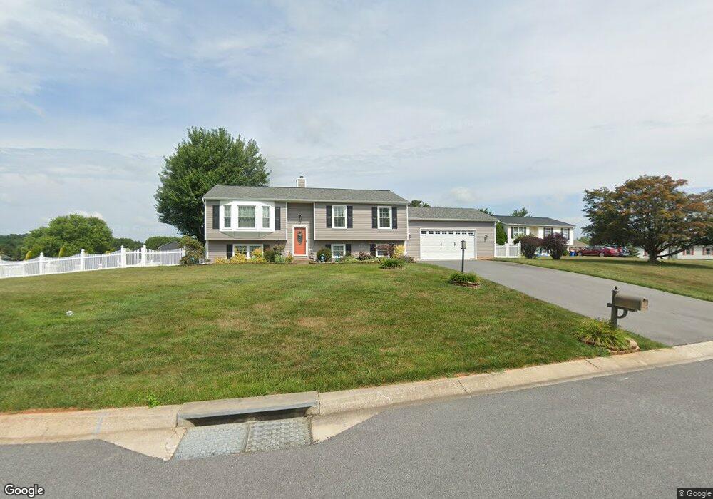 3318 Sutton Ct, Manchester, MD 21102 - photo 1