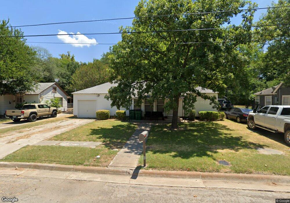 1004 N Howeth St, Gainesville, TX 76240 - photo 1