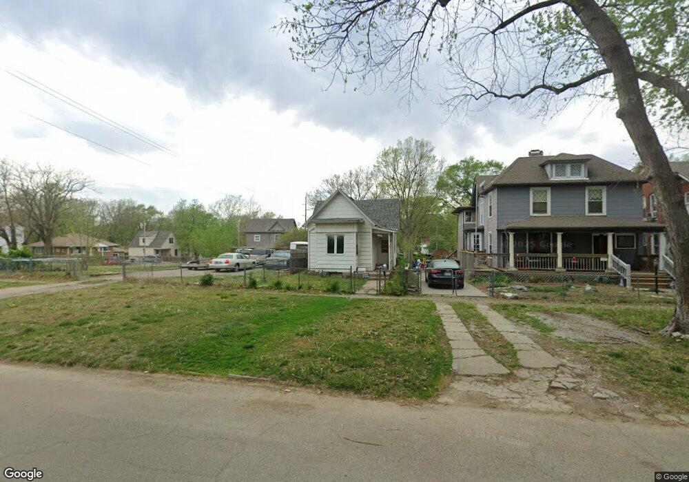 329 SW Tyler St, Topeka, KS 66603 - photo 1