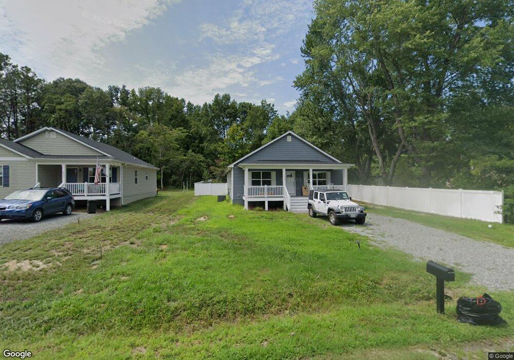 703 Lakeview Dr, Colonial Beach, VA 22443 - photo 1