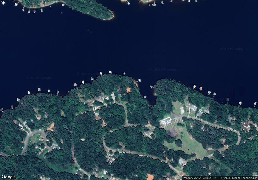 435 Shorewood Cir, Toccoa, GA 30577 - photo 1