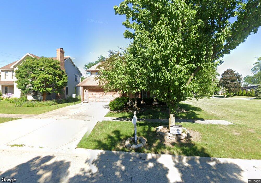 829 N Geneva Ct, Elmhurst, IL 60126 - photo 1