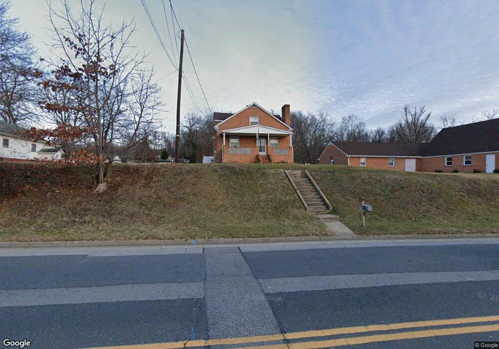 1438 N Delphine Ave, Waynesboro, VA 22980 - photo 1