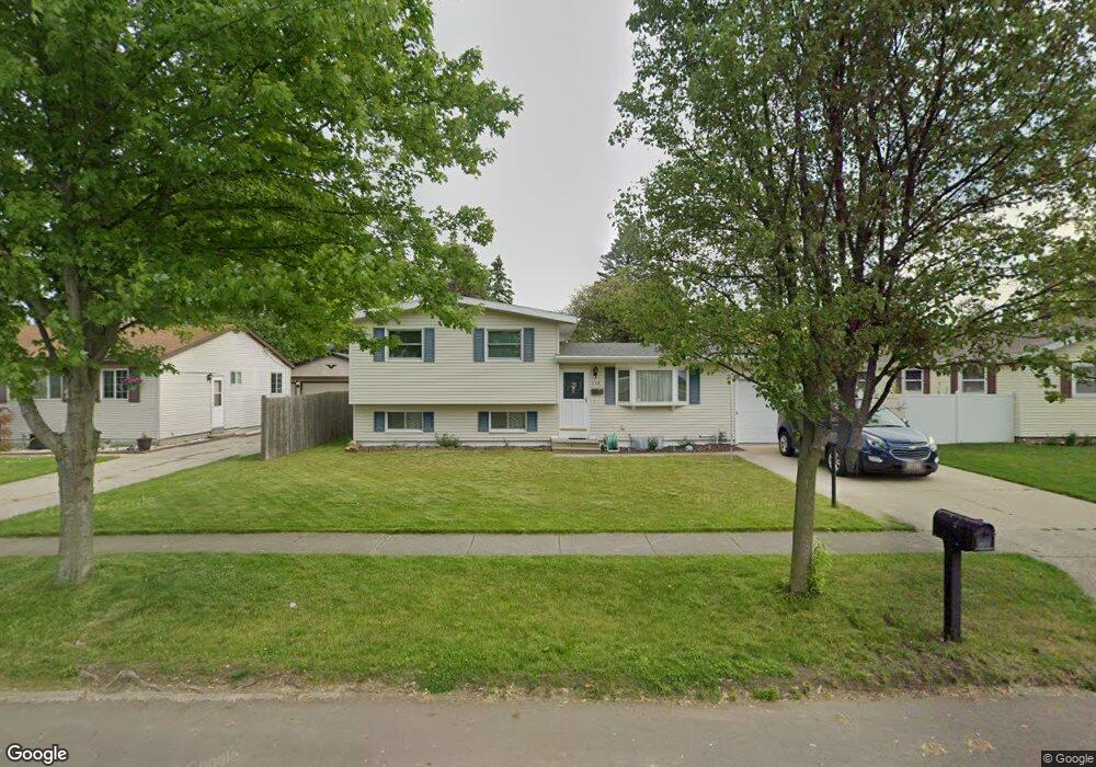 714 Hiawatha Dr, Elkhart, IN 46517 - photo 1