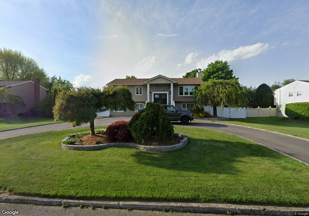31 Bethal Ln, ComMacK, NY 11725 - photo 1